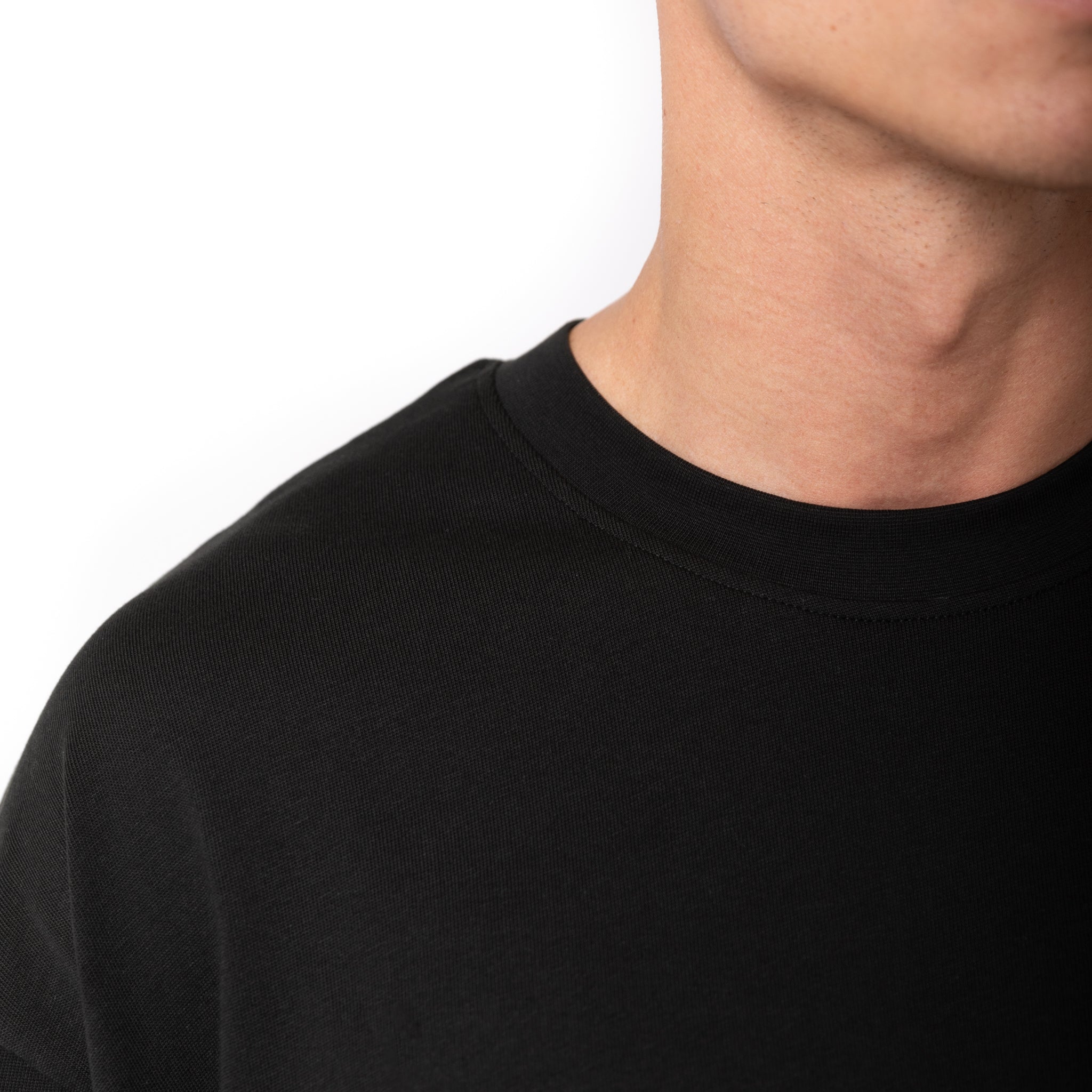 STRONG OURS ブラック ロンT カットソー STRONG OURS ブラック ロンT カットソー 2025年最新】ours